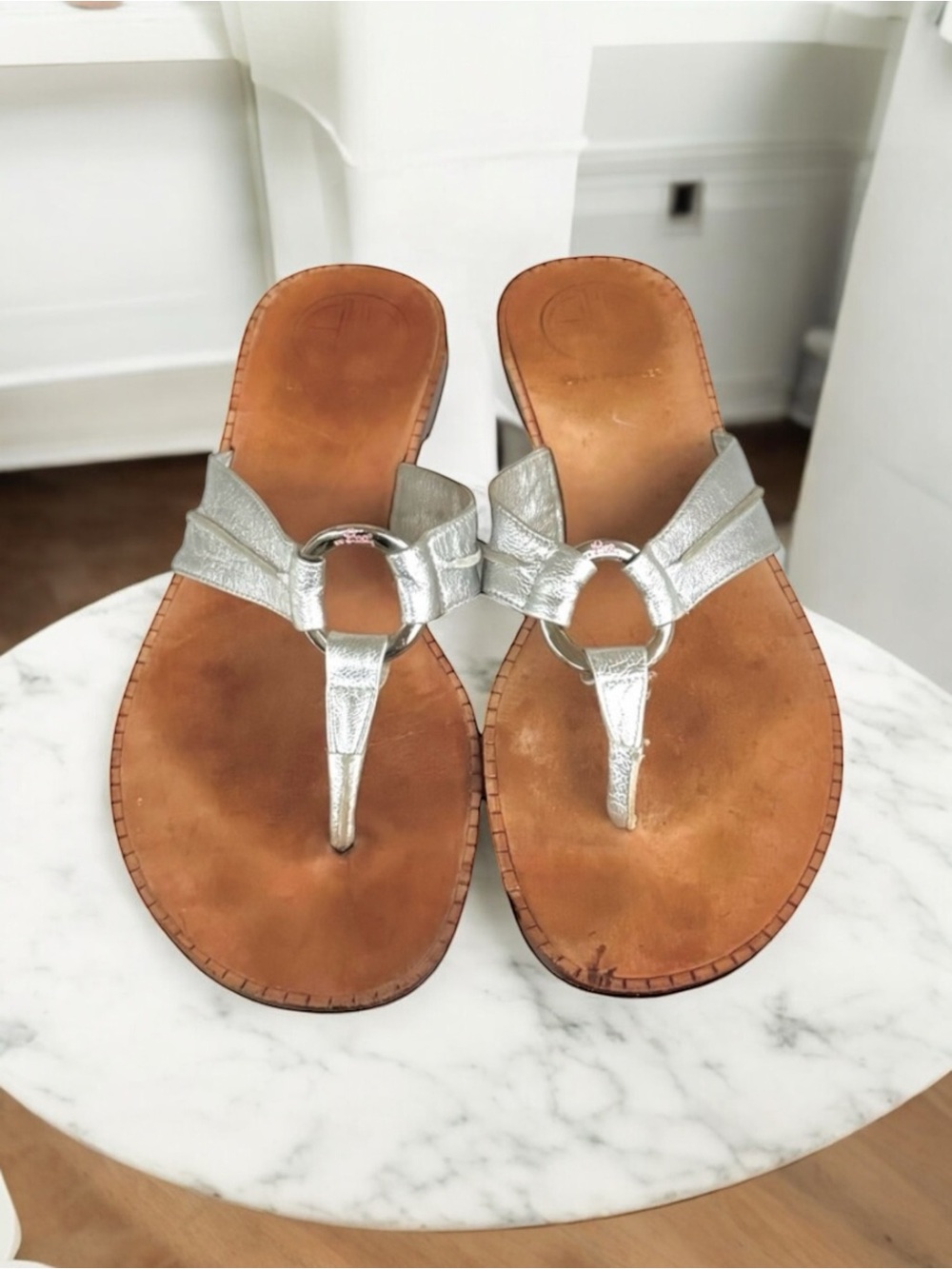 Lilly Pulitzer McKim Metallic Silver Leather Flat Thong Sandals Slides Women’s
